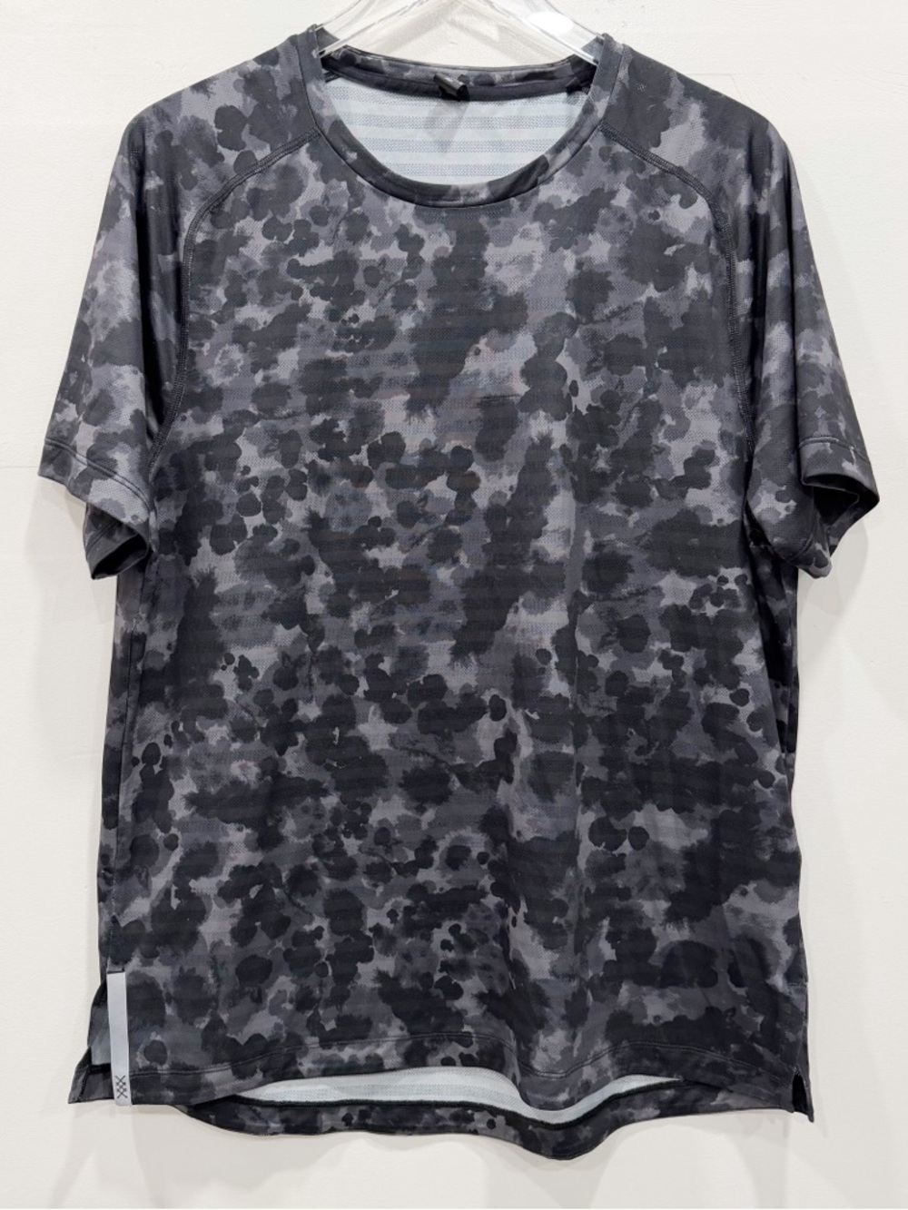 Rhone Men’s Performance Short Sleeve Shirt Camouflage Pattern Perforated Large